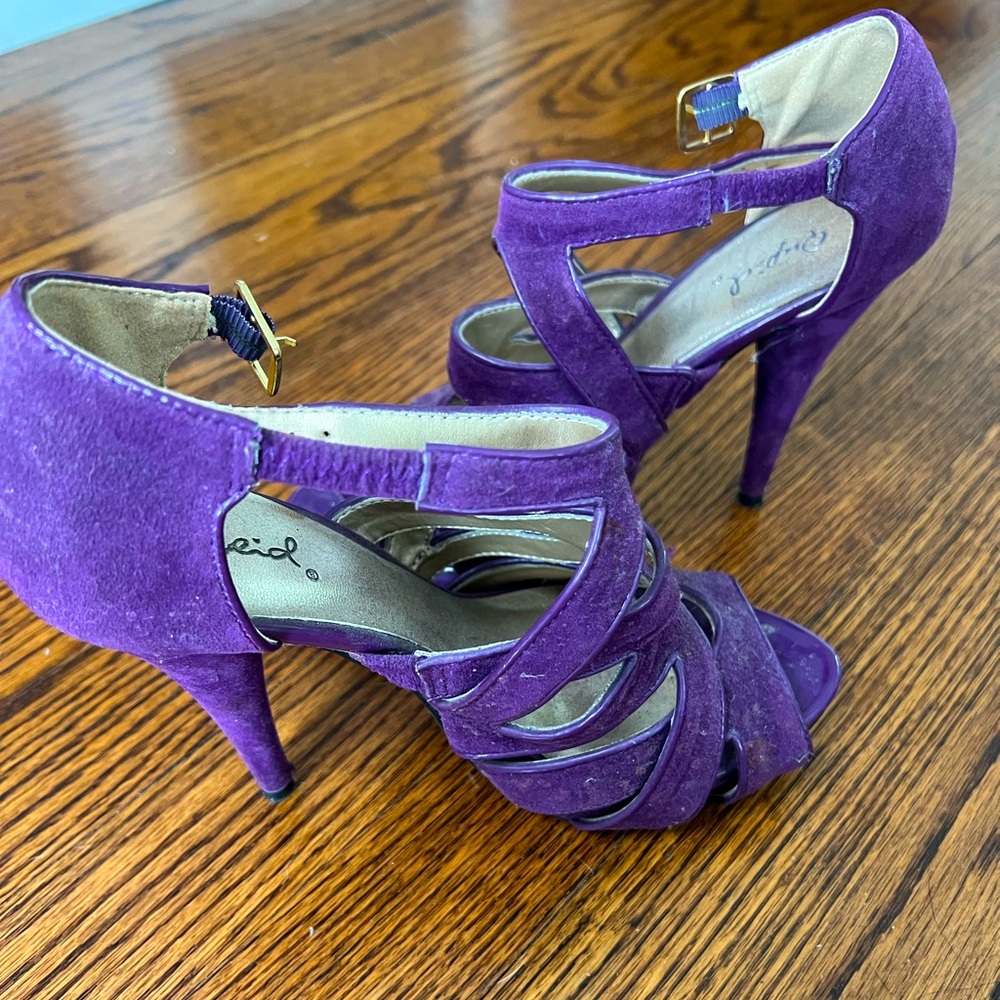 Cupid size 6 purple heels with strap and cutout detailing